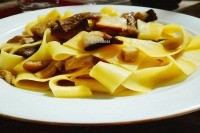 Al momento stai visualizzando Pappardelle con cardoncelli e zafferano