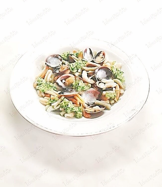 Al momento stai visualizzando Malloreddus con vongole e pesto di zucchine