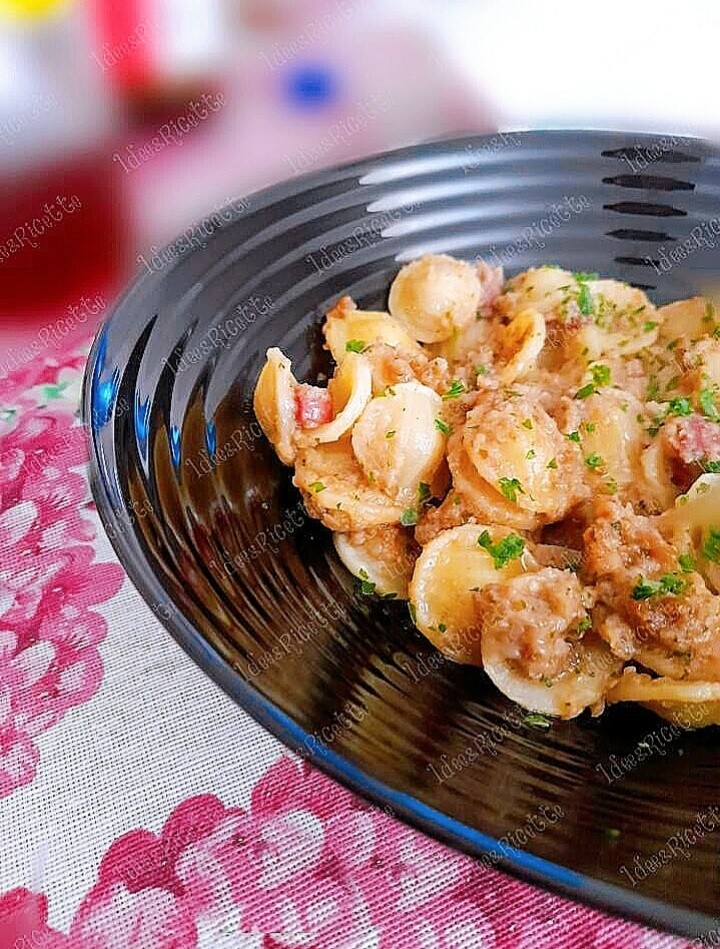 Al momento stai visualizzando Pasta con hummus di melanzane croccante