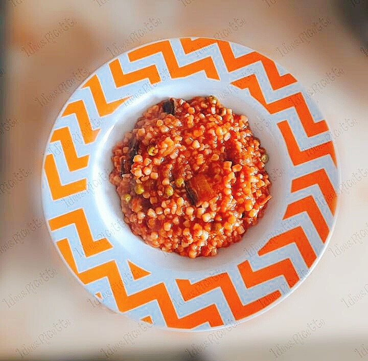 Al momento stai visualizzando Fregola con piselli e melanzana