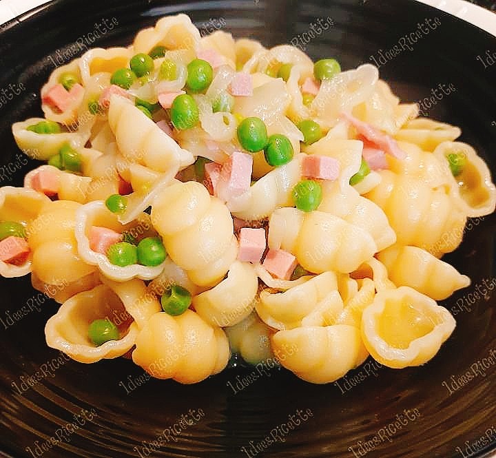 Scopri di più sull'articolo Vuoi provarla ? Gnocchi con piselli e prosciutto