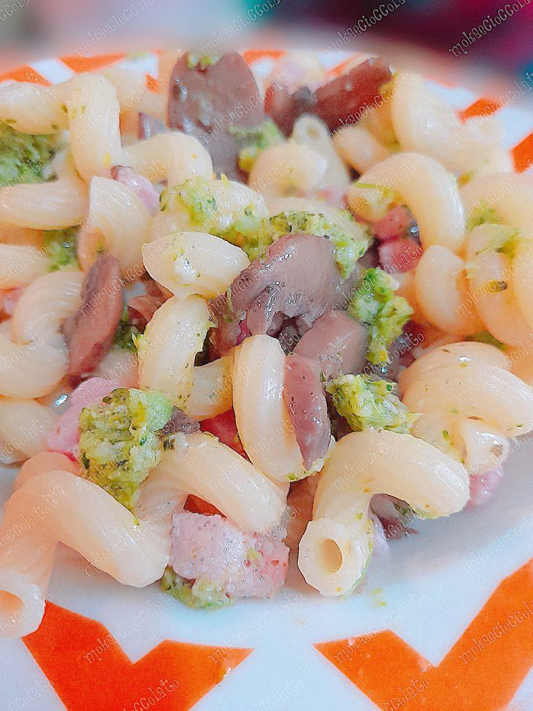 insalata di pasta fredda con crema di broccolo