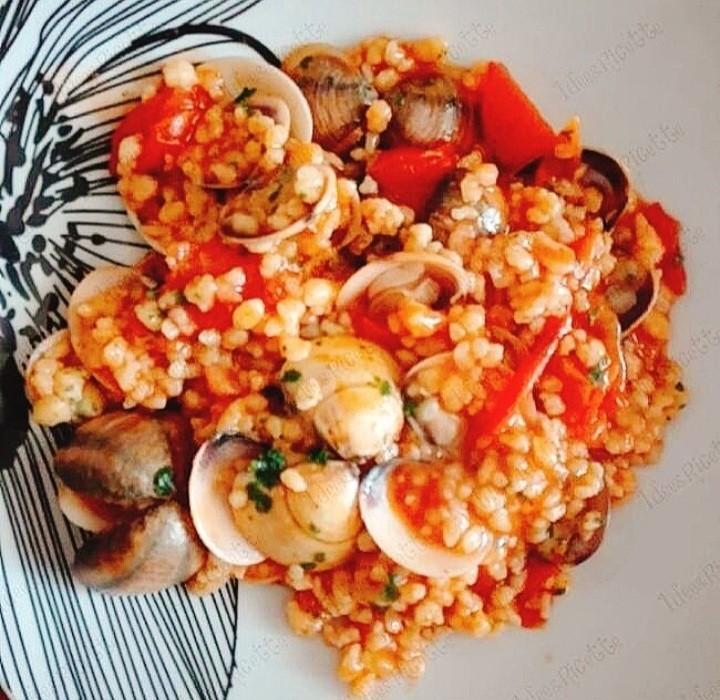 Fregola con arselle e pomodorini