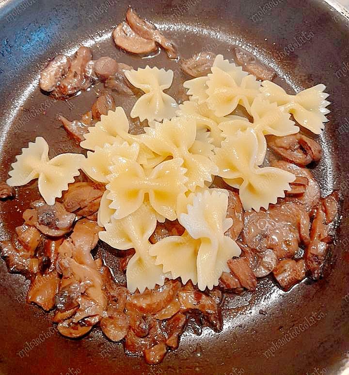 Farfalle e funghi