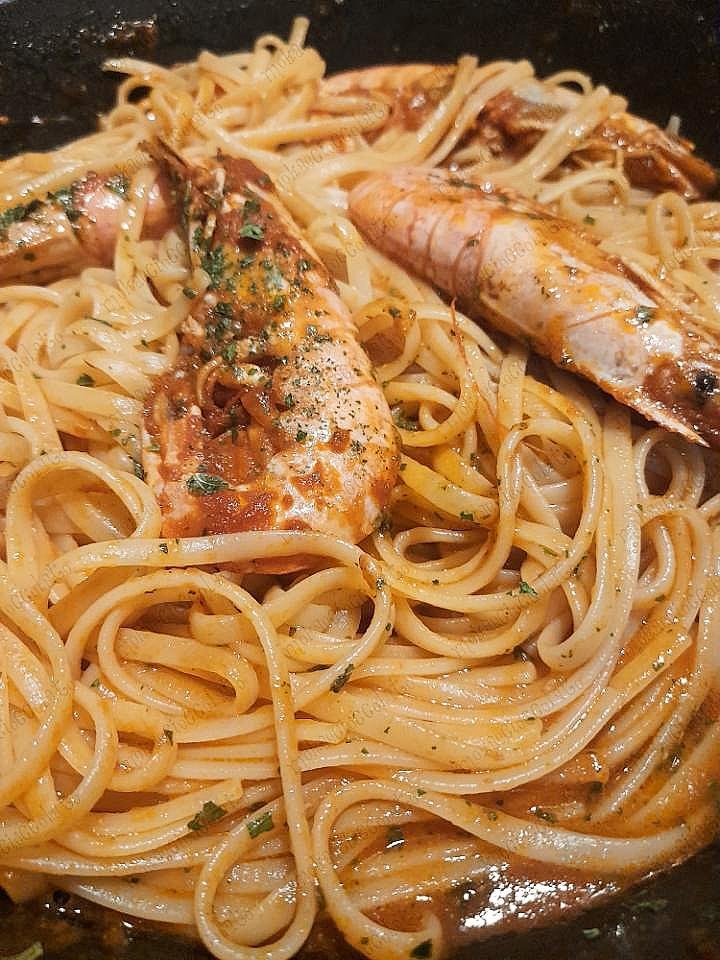 Scopri di più sull'articolo Linguine In Rosso Con Gamberoni